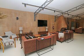 Mumba Lodge by Flow