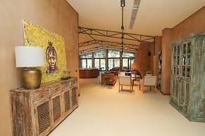 Mumba Lodge by Flow