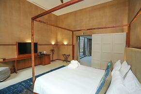 Mumba Lodge by Flow
