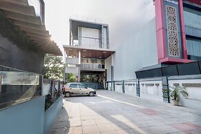 Treebo Riddhi Paradise - 15 mins from Airport