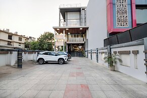 Treebo Riddhi Paradise - 15 mins from Airport