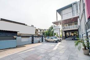 Treebo Riddhi Paradise - 15 mins from Airport