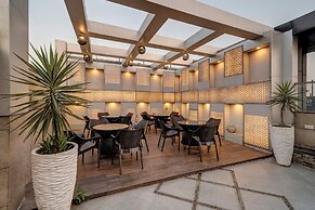 Treebo Riddhi Paradise - 15 mins from Airport