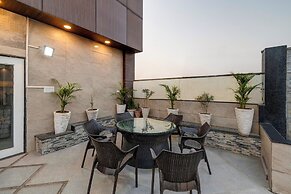 Treebo Riddhi Paradise - 15 mins from Airport