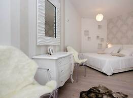 Luxury Villa Malo
