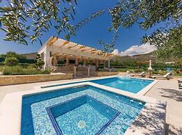 Luxury Villa Malo