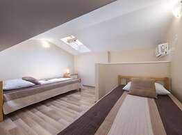 Apartments Nmn Drvenik
