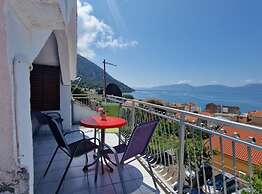 Lora Apartments Gradac