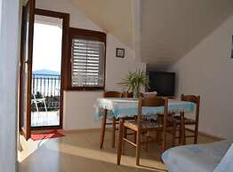 Lora Apartments Gradac