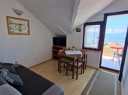 Lora Apartments Gradac