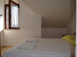 Lora Apartments Gradac