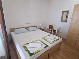 Lora Apartments Gradac