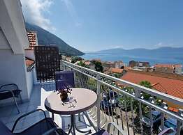 Lora Apartments Gradac