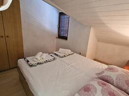 Lora Apartments Gradac