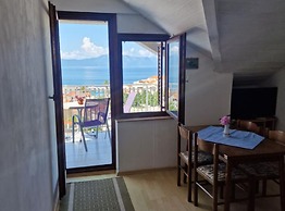 Lora Apartments Gradac