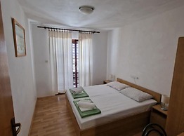 Lora Apartments Gradac