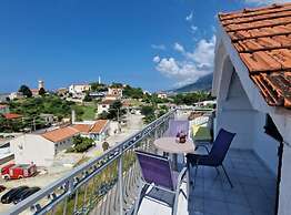 Lora Apartments Gradac
