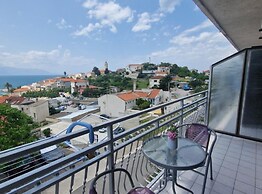 Lora Apartments Gradac
