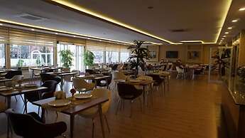 Hotel İzgi Turhan