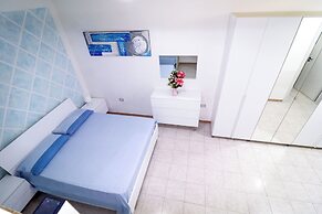 BILOCALE LA CORTE SUL MARE