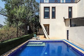 Cosmicstays Luxe Oasis Pool & Bar Villa