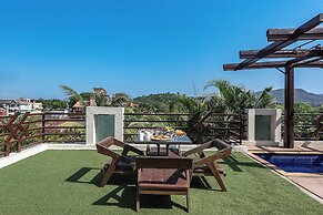 Cosmicstays Luxe Oasis Pool & Bar Villa
