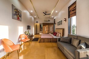 Cosmicstays Luxe Oasis Pool & Bar Villa