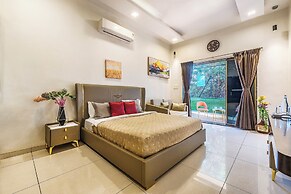 Cosmicstays Luxe Oasis Pool & Bar Villa