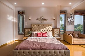 Cosmicstays Luxe Oasis Pool & Bar Villa