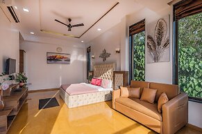 Cosmicstays Luxe Oasis Pool & Bar Villa