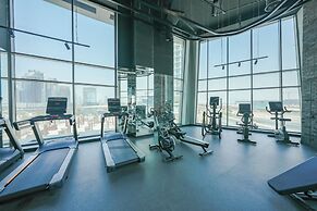 Urban Skyline City Comfort Studio