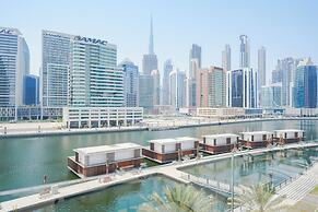 Urban Skyline City Comfort Studio