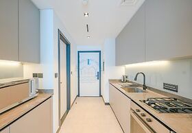Urban Skyline City Comfort Studio
