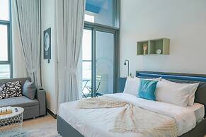 Urban Skyline City Comfort Studio