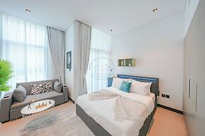 Urban Skyline City Comfort Studio