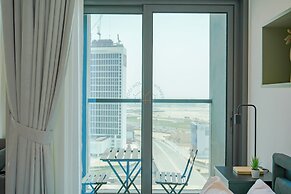 Urban Skyline City Comfort Studio