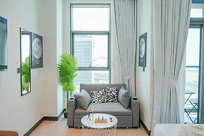 Urban Skyline City Comfort Studio
