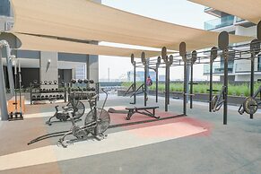 Urban Skyline City Comfort Studio