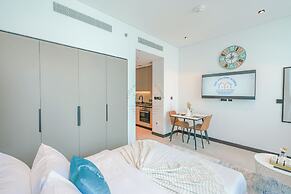Urban Skyline City Comfort Studio