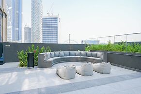 Urban Skyline City Comfort Studio