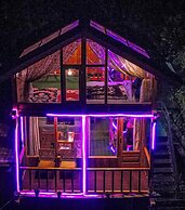 WOW Treehouse & Cottages