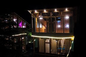 WOW Treehouse & Cottages