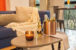 Inviting Stadio Suite Rosa Negra