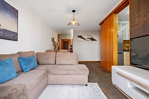 Urban Stay 1B by Homie