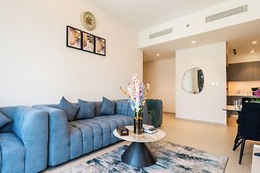 Burj Khalifa & Fountain View | Living & Bedroom