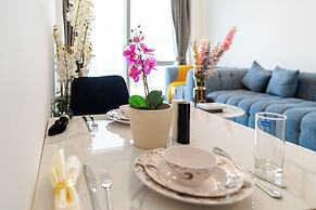 Burj Khalifa & Fountain View | Living & Bedroom