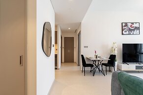 Burj Khalifa & Fountain View | Living & Bedroom