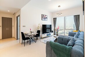 Burj Khalifa & Fountain View | Living & Bedroom