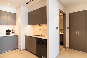 Burj Khalifa & Fountain View | Living & Bedroom