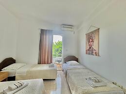 B&M Holiday Rooms